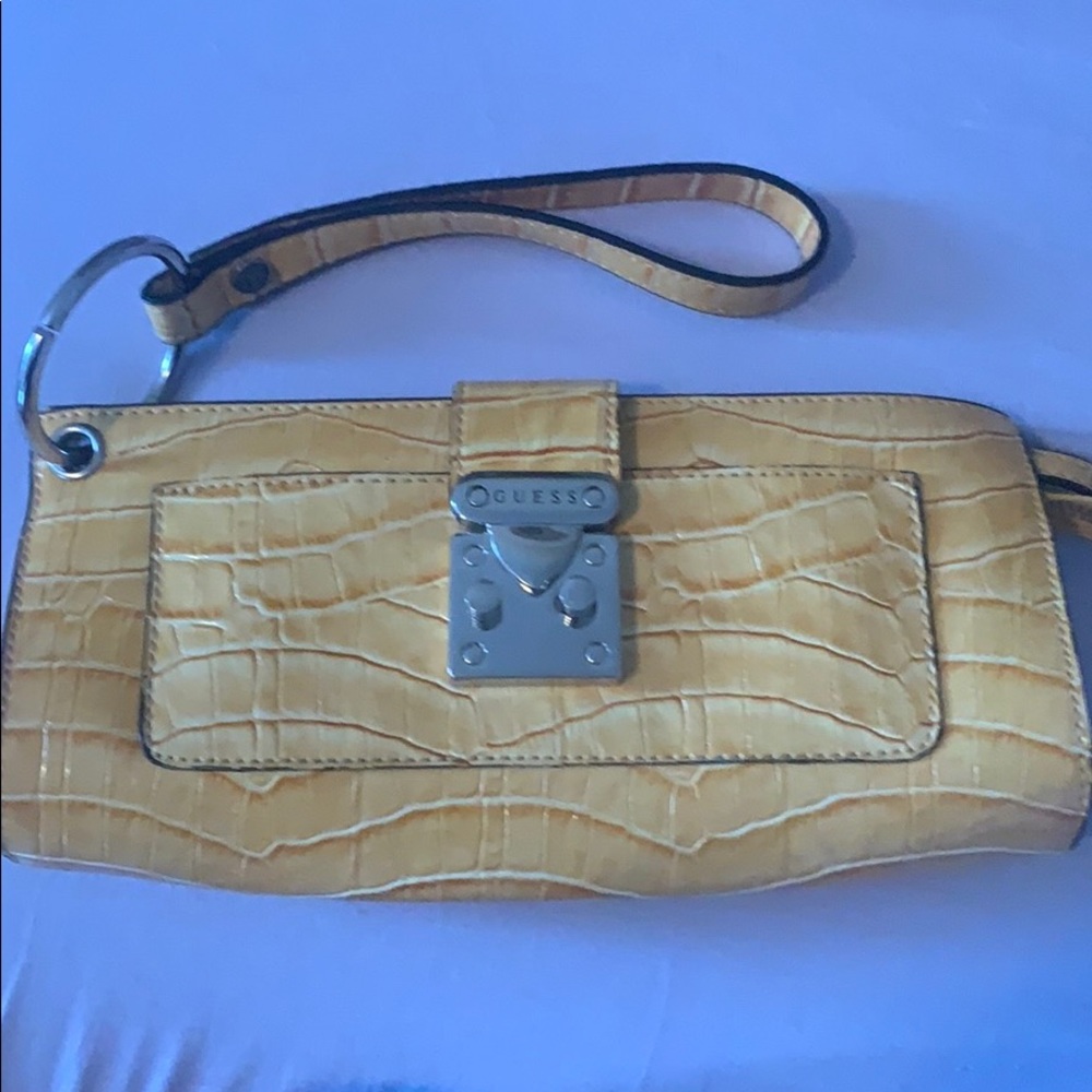 Guess clutch